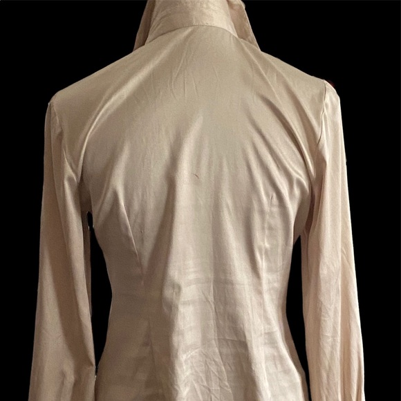 Beige ladies blouse seldom worn size small - Picture 3 of 4